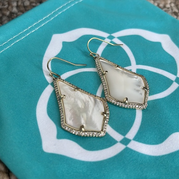 Kendra Scott Alex Gold Drop Earrings in Ivory Pearl, with diamonds - Picture 2 of 3